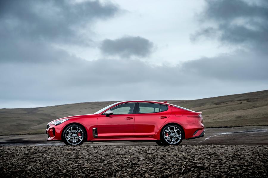  Kia Stinger GTS (CK) 2017 года  (UK) (фото 24 из 40)